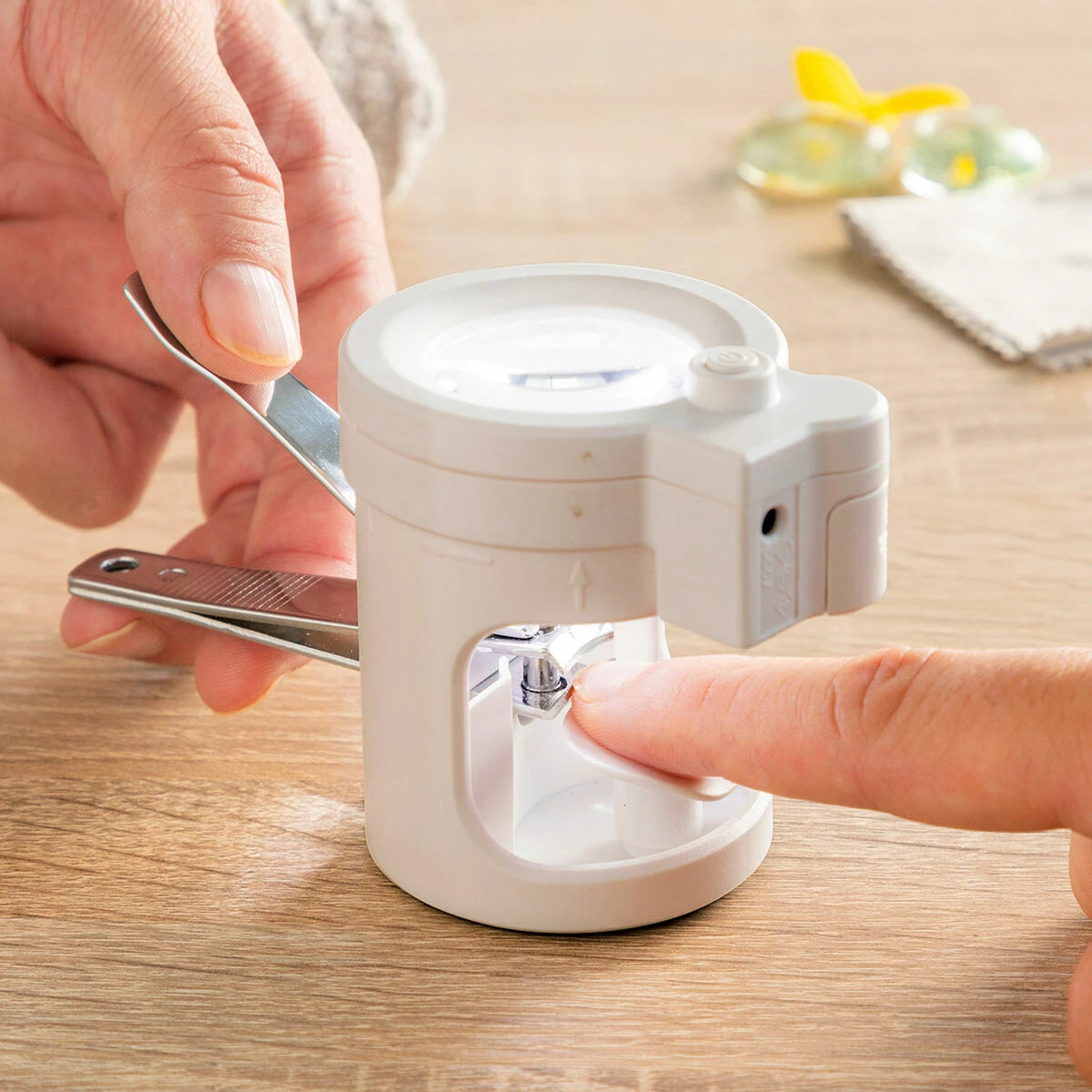 Nail Clippers with LED Light, Magnifying Glass and File Clail InnovaGoods product packaging