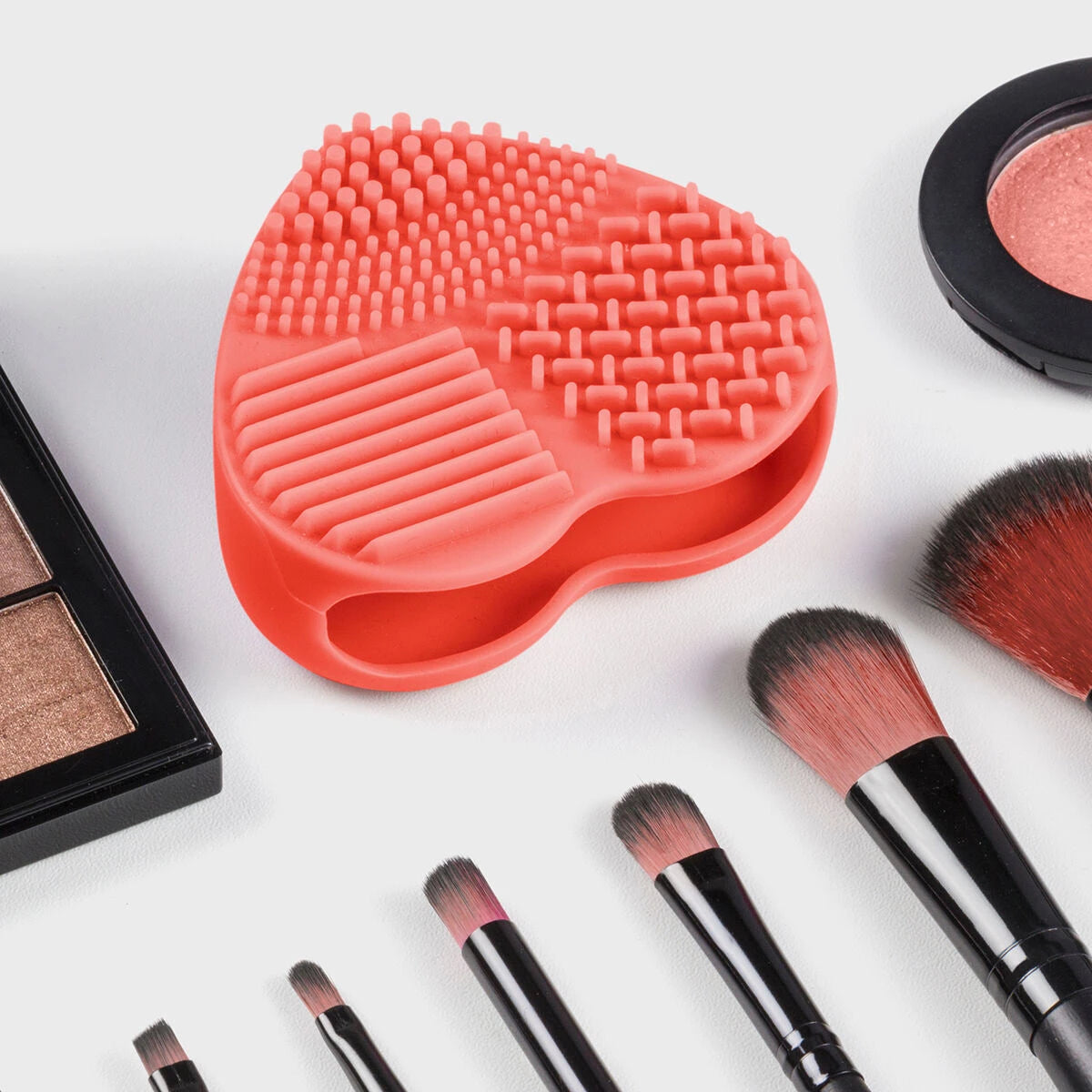 Make-up Brush Cleaner Heart InnovaGoods product packaging