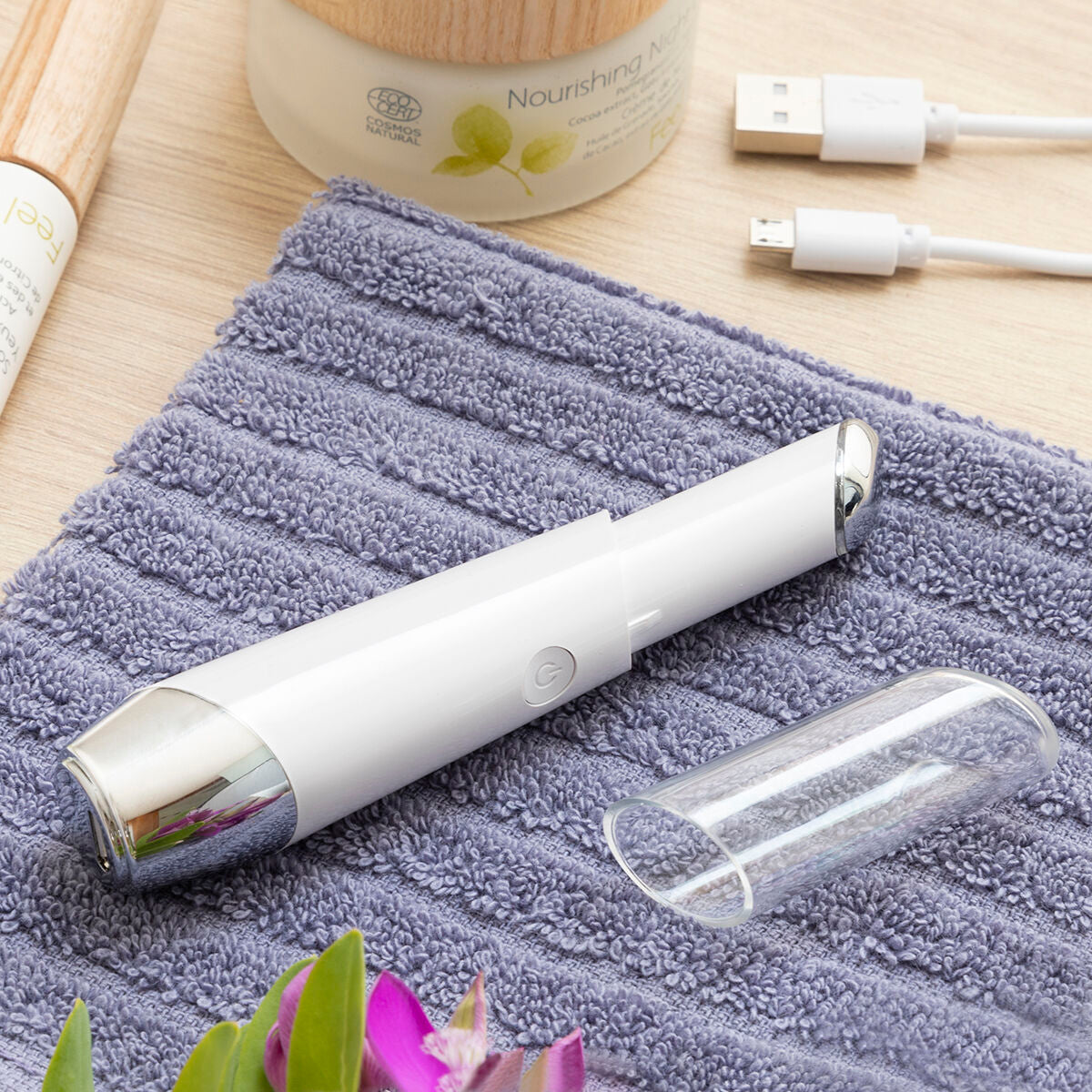Anti-ageing Eye Massager with Phototherapy, Thermotherapy and Vibration Therey InnovaGoods product packaging