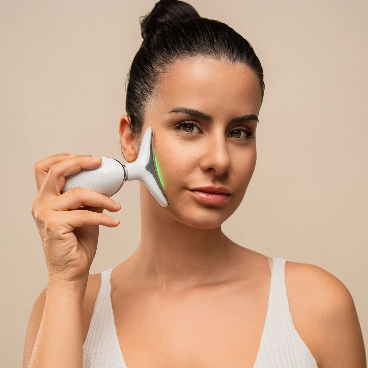 Electric Facial Firming Massager for Face and Neck with LED, EMS, and Heat Selora InnovaGoods product packaging